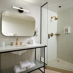 Guest room bath