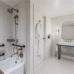 Guest room bath
