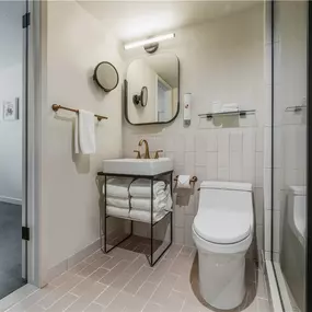 Guest room bath