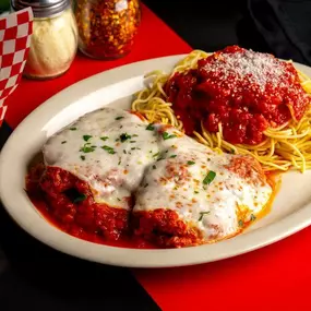 Chicken parmesan with spaghetti from Bambinelli’s Pizza & Pasta—comfort food done right. A must-try for those searching pasta near me, pizza in Atlanta, or top Italian restaurants in Atlanta.