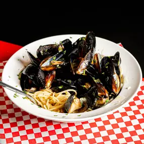 Mussels over pasta from Bambinelli’s Pizza & Pasta—an Italian restaurant in Atlanta known for fresh seafood and authentic flavors. A great choice for anyone searching pasta near me or pasta in Atlanta.