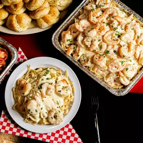 Fettuccini shrimp alfredo from Bambinelli’s Pizza & Pasta, a favorite for pasta in Atlanta. Creamy, flavorful, and perfect for anyone searching pasta near me or Italian restaurants in Atlanta for seafood pasta.
