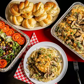 Chicken piccata over pasta with garlic knots and salad from Bambinelli’s Pizza & Pasta. A savory, zesty favorite for anyone searching pasta in Atlanta or Italian restaurants Atlanta with fresh, made-from-scratch meals.