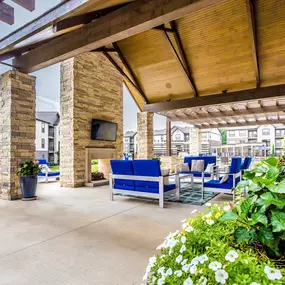 Outdoor Fireplace Lounge