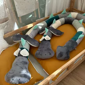 Canenya - Raumdesign für Kinder Handgemachte Bettschlange in Drachenform, dekorativ und kuschelig. Ideal zum Spielen, Entspannen oder als stilvolles Wohntextil im Kinderzimmer. Mit viel Liebe gefertigt und ein echter Blickfang.