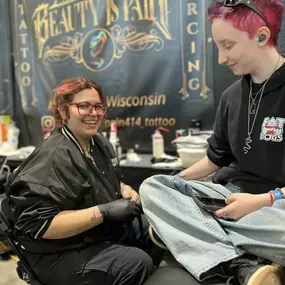 Bild von Beauty is Pain Tattoo and Body Piercings