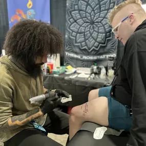 Bild von Beauty is Pain Tattoo and Body Piercings