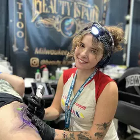 Bild von Beauty is Pain Tattoo and Body Piercings