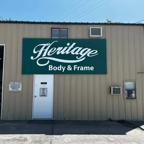 Bild von HERITAGE BODY AND FRAME - Anderson MIll