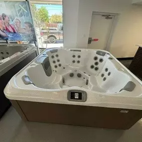 Bild von Robert Allen Pools & Spas / Bullfrog Spas