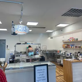 It’s #GoodNeighborFriday! We visited Port House Creamery ???? on an 85° day and loved their in-house ice cream. Bonus: Buy a kids’ meal on Main St, show the receipt, and your little one gets free ice cream. A sweet way to support local!