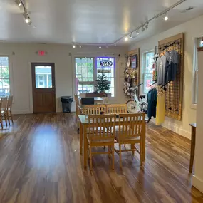 It’s #GoodNeighborFriday! We visited Port House Creamery ???? on an 85° day and loved their in-house ice cream. Bonus: Buy a kids’ meal on Main St, show the receipt, and your little one gets free ice cream. A sweet way to support local!