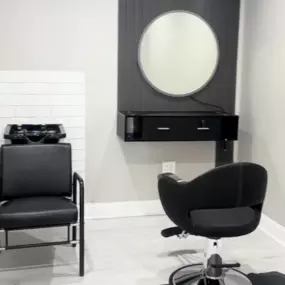 Quality Stylz Salon Suites in Odenton, MD, offers elegant, fully customizable hair salon suites specifically designed for beauty and wellness professionals looking to grow their businesses independently. Our premium suites provide a luxurious setting where you have complete control over your environment. Amenities include 24/7 access, customizable décor options, free Wi-Fi, and convenient on-site laundry facilities. Join the community at the Baltimore Metro area's premier salon suites destinatio