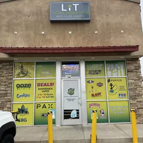Bild von CoinFlip Bitcoin ATM - LIT Super Smoke Shop (Pueblo)