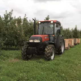 100197-tallers-vidiella-tractor-con-empacadora.jpg