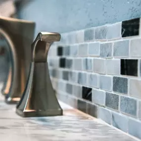 From design to installation, we’ll help you get the kitchen backsplash of your dreams.