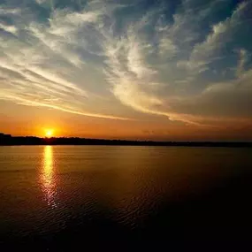Bild von Windows On The Lake