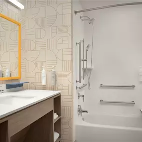 Guest room bath