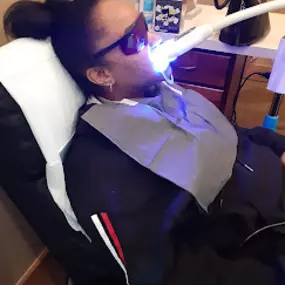 Bild von Elegant Ivory Beauty / Teeth Whitening