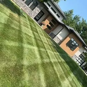 Bild von Backyard Barber Lawn Care and Landscaping