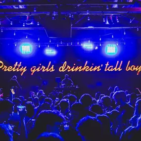 Bild von Dierks Bentley's Whiskey Row Gilbert