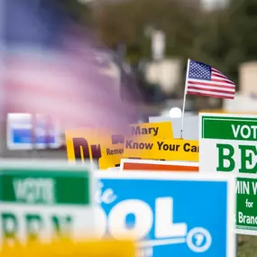 Rigid signs are waterproof
Available in variety of sizes
Promote political candidates
Advertise real estate events
Use for holiday decorations in your porch/yard