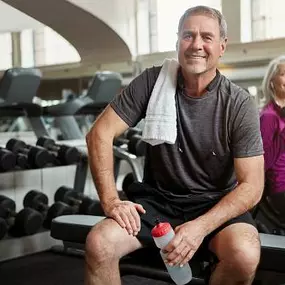 Sweat-towel moment personifies real-world stamina achieved through our evidence-based nutrition, supplementation, and VO₂ tracking.