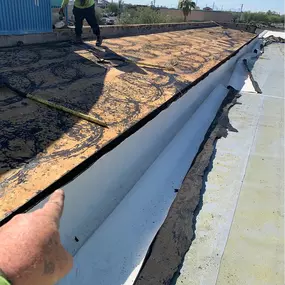 TPO Roof Replacement & Repair by Universal Roofing LLC in Tucson, AZ
Universal Roofing LLC completed a TPO roof replacement and repair on this commercial building in Tucson, AZ. The original membrane was weathered and leaking, so we removed the damaged sections, installed new insulation, and fully replaced the worn-out TPO with a high-performance, energy-efficient system. This white reflective membrane now offers superior UV resistance, improved drainage, and long-term durability—perfect for Ari
