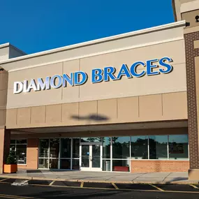 Bild von Diamond Braces Orthodontist: Braces & Invisalign