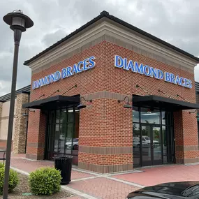 Bild von Diamond Braces Orthodontist: Braces & Invisalign