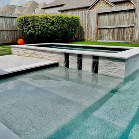 Pool Baja shelf, also known as tanning ledge and sun shelf, with raised spa