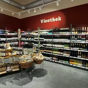 Weinabteilung im Denns BioMarkt Ingelheim