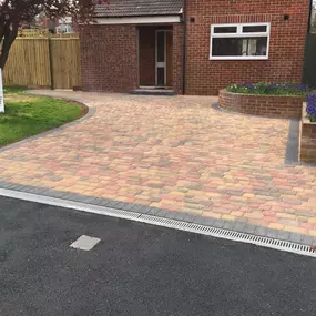 Bild von Creative Driveways Patios Paving Landscaping