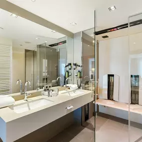 Junior Suite bathroom