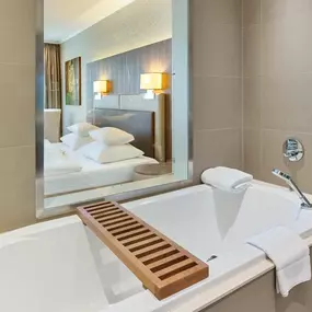 Junior Suite bathroom
