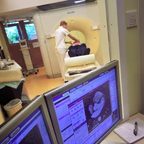 CT - Computertomographie
64-Zeilen Multislice Gerät