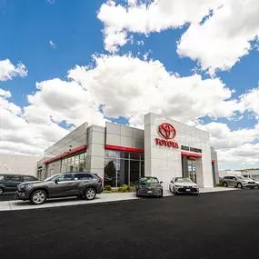 Discover the Darrow difference with the Russ Darrow Toyota Parts Department.