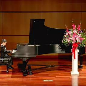 Bild von Opus 1 Music Studio - Mountain View Moffett Campus