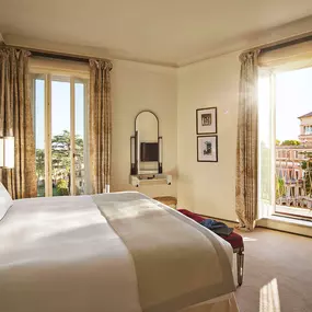 Bedroom of the Villa Medici Presidential Suite at Hotel Eden Rome