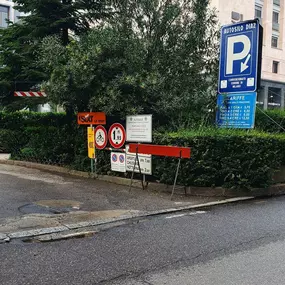 Sixt entrata parcheggio Piazza Diaz - Entrance Parking Diaz Square Milan