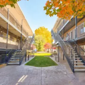 Bild von University Courtyard