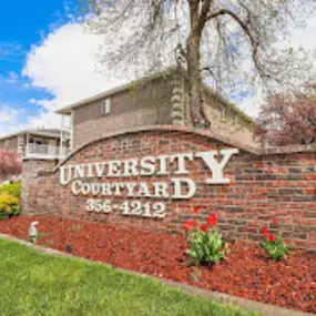 Bild von University Courtyard