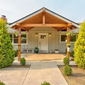 From scheduling open houses to finalizing closing paperwork, we make every step of your real estate journey seamless.