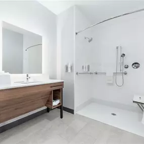 Guest room bath