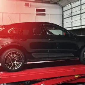 At Jimmy's German Auto Repair, we are a team of professionals who are passionate about auto mechanics. With years of experience, we specialize in providing comprehensive solutions for your vehicle. Our mission is to offer a high quality, reliable and efficient service, so that your car is always in optimal condition.