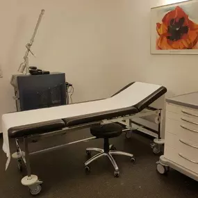 Patientenliege | Hautarztpraxis | Dr. med. Rosita Süß | München