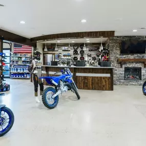 Backed by industry-leading support and a knowledgeable team, we’re here to keep you moving through every mile.