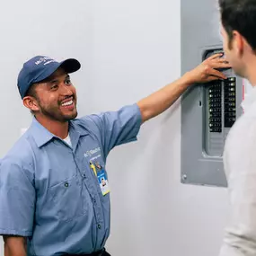 Bild von Mr. Electric of Cape Cod