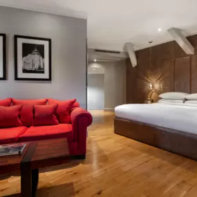 Radisson Blu Hotel, London Bloomsbury - Bedroom Studio Suite