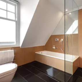 Radisson Blu Hotel, London Bloomsbury - King Premium Bathroom